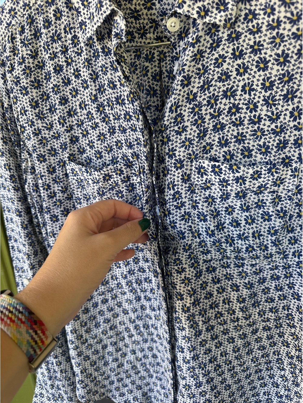 Ann Taylor 100% silk long sleeve women’s small navy blue floral button up blouse - Picture 3 of 7